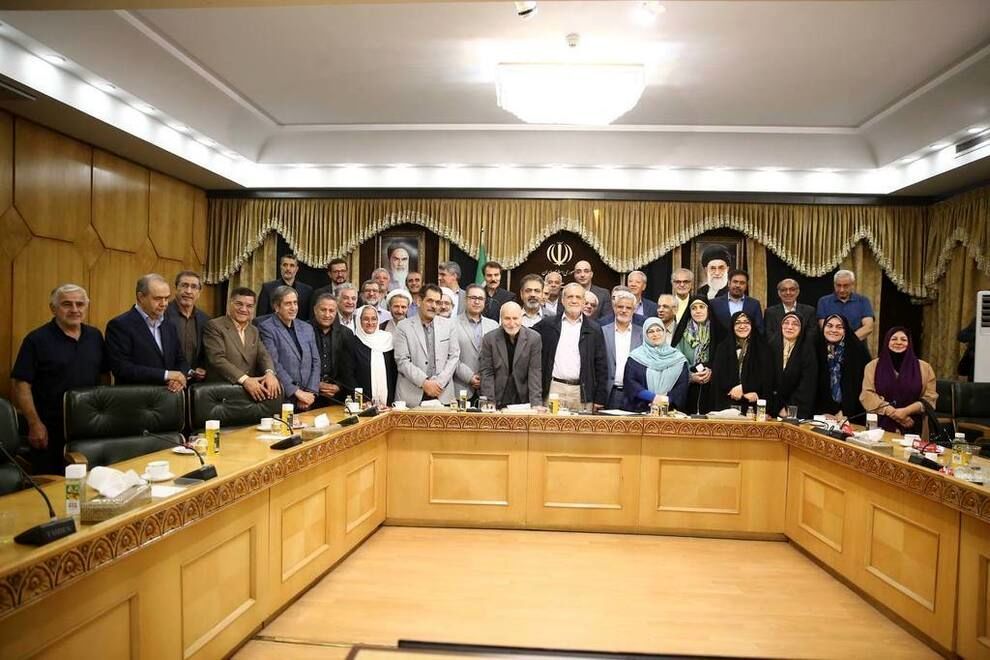 دیدار اعضای مجمع عمومی جبهه اصلاحات ایران با رییس جمهور منتخب/ تصاویر