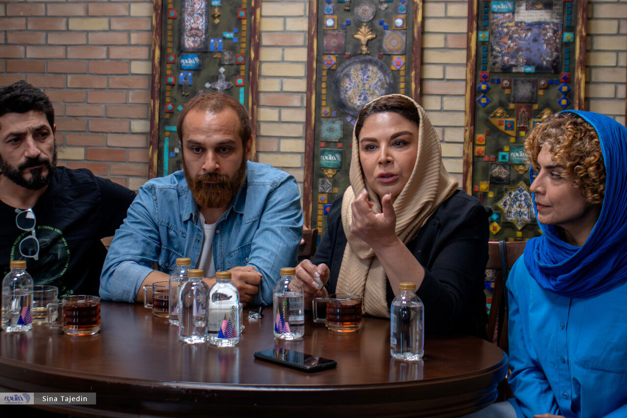 «من و گربه پری» به حقوق انسان‌ها هم می پردازد/ انتخاب این نمایشنامه صرفا به دلیل علاقه‌ام به حیوانات نبوده است/ احترام به محیط زیست شفق به همراه دارد
