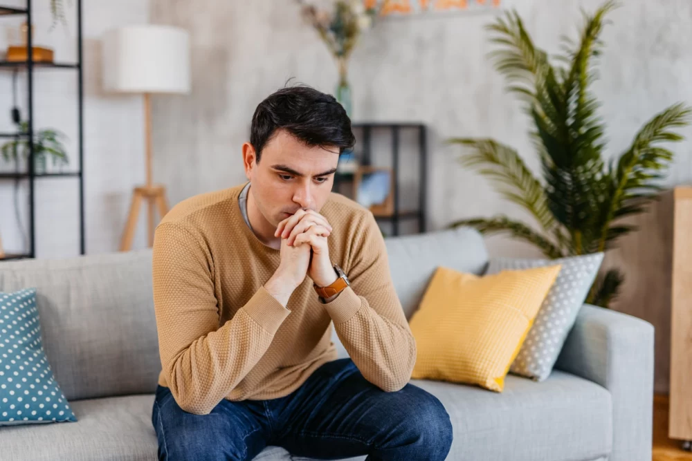 وقتی کسی کم محلی می کند چطور با او برخورد کنیم؟