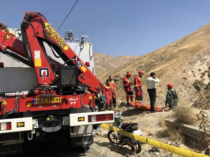 سقوط مرگبار پژو ۴۰۵ به دره ای در جاده امامزاده داود تهران