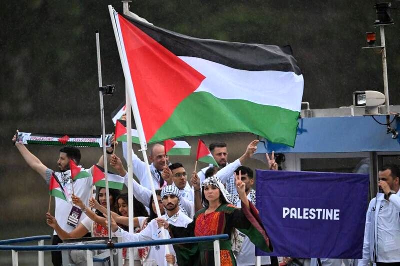 پوشش و لباس کاروان فلسطین در مراسم افتتاحیه المپیک پاریس/ عکس