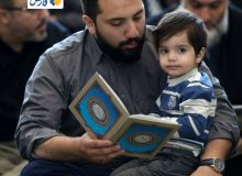 تصویری از فرزند و نوۀ سرلشکر شهید عباس نیلفروشان در نماز جمعه