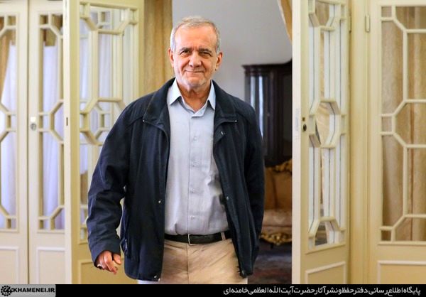 پزشکیان: سیاست‌های کلی رهبر انقلاب چراغ راهنمای مسیر است/ برای کابینه ابتدا فهرستی بر اساس تمام جریانات تهیه و جمع بندی می شود و در آخر با مقام معظّم رهبری مشورت و هماهنگی خواهد شد