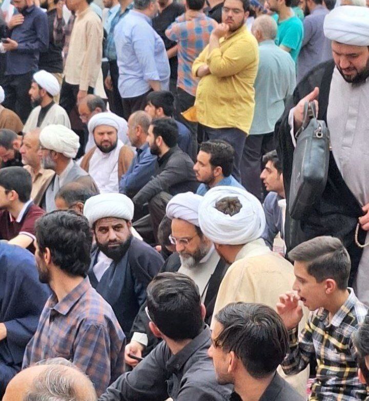 فرزند مصباح یزدی در میان حامیان جلیلی/ عکس