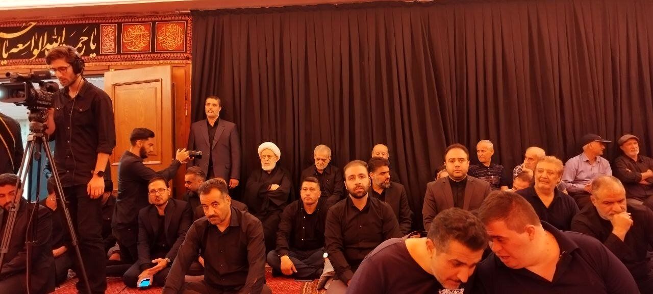 مسعود پزشکیان در کنار شیخ حسین انصاریان در مراسم عزاداری محرم/ تصاویر