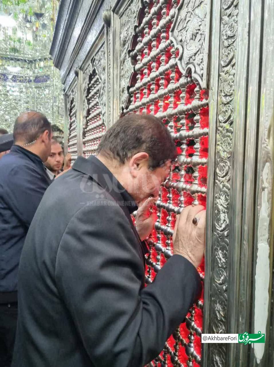 گریه سوزناک مخبر در حرم حضرت عبدالعظیم/ عکس