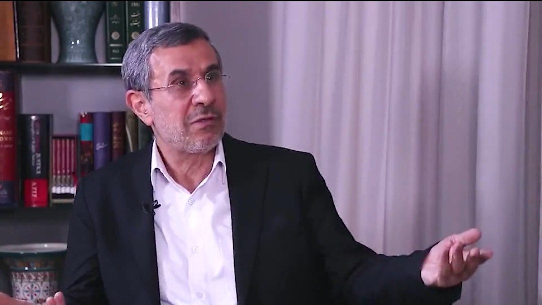 محمود احمدی‌نژاد: قبل از انقلاب کارهای زیادی انجام شد / تا چه زمانی می‌خواهیم با آمریکا سرشاخ باشیم؟ / دیدم وحدت نظر نیست، از مذاکرات هسته‌ای کنار کشیدم