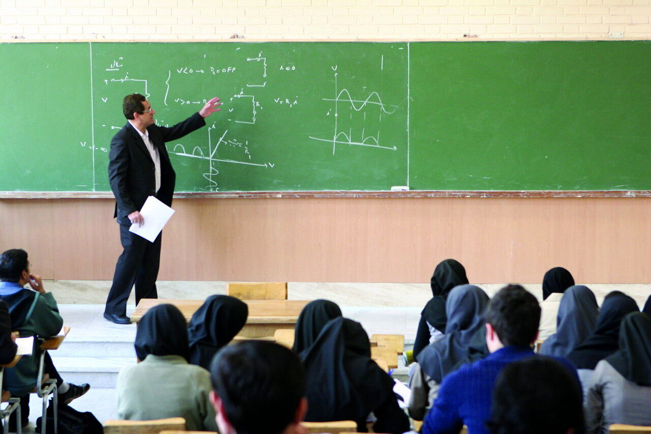 جذب چراغ خاموش هیات علمی دانشگاه ها در آخرین روزهای دولت؟/ خالص سازی استادان در دولت سیزدهم