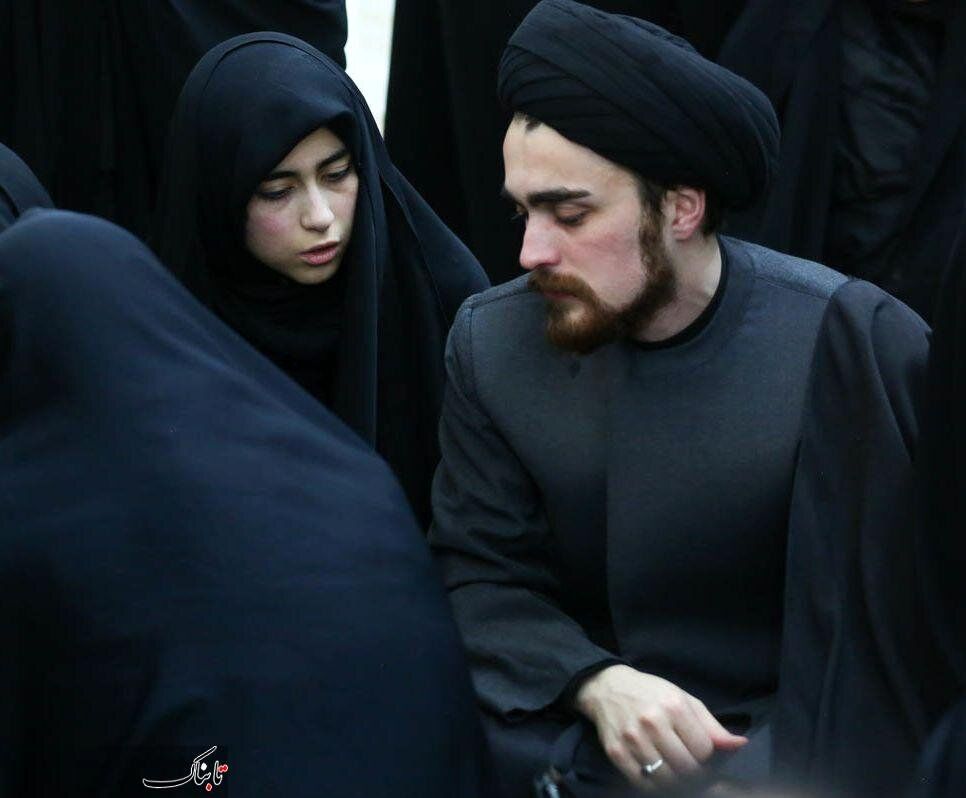 قابی پربازدید از سیداحمد خمینی و همسرش/ عکس