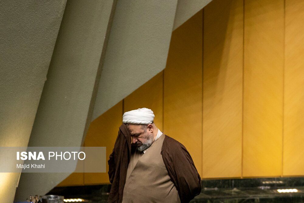 چهره غمگین حمید رسایی در حضور رئیس‌جمهور/ عکس