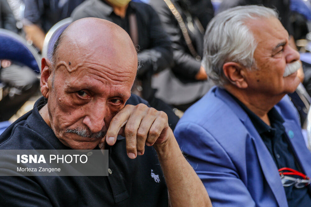 تصویر غم‌انگیز یک رفیق ۵۰ساله در مراسم سعید راد