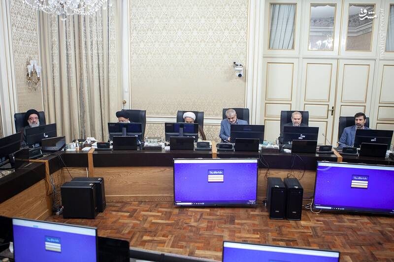 اولین تصاویر از شورای نگهبان درحال بررسی صلاحیت کاندیداها