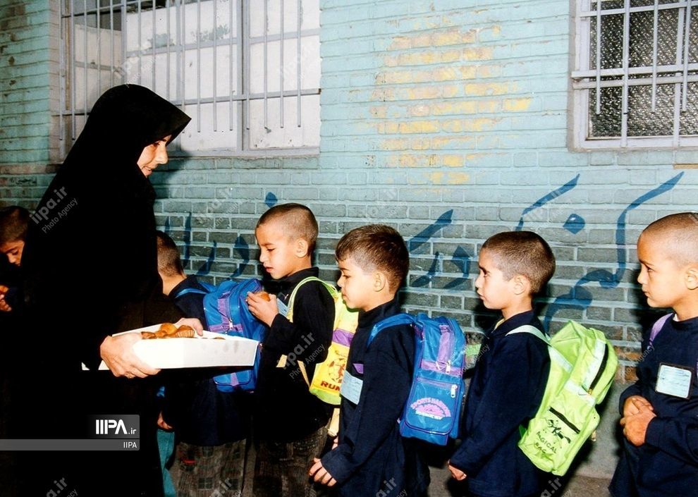 تصاویری خاطره انگیز از بازگشایی مدارس در دهه هفتاد