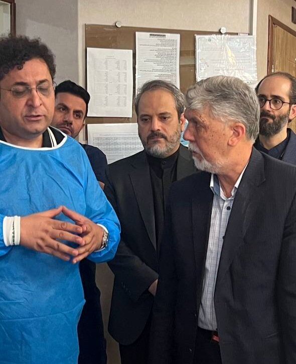 عیادت وزیر فرهنگ از محمدعلی بهمنی