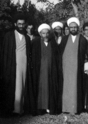 آیت الله خامنه ای آخر نیمکت می نشستند و آقای مطهری پای تخته صحبت می کردند/ دیدگاه شهید مطهری درباره رهبر انقلاب چه بود؟