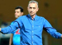 سرمربی تیم فوتبال صنعت نفت آبادان: خاک بر سر ما با این فوتبالی که بازی می کنیم!