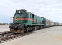 برخورد قطار مسافربری با سکو در میدان راه آهن و مصدومیت ۳ نفر