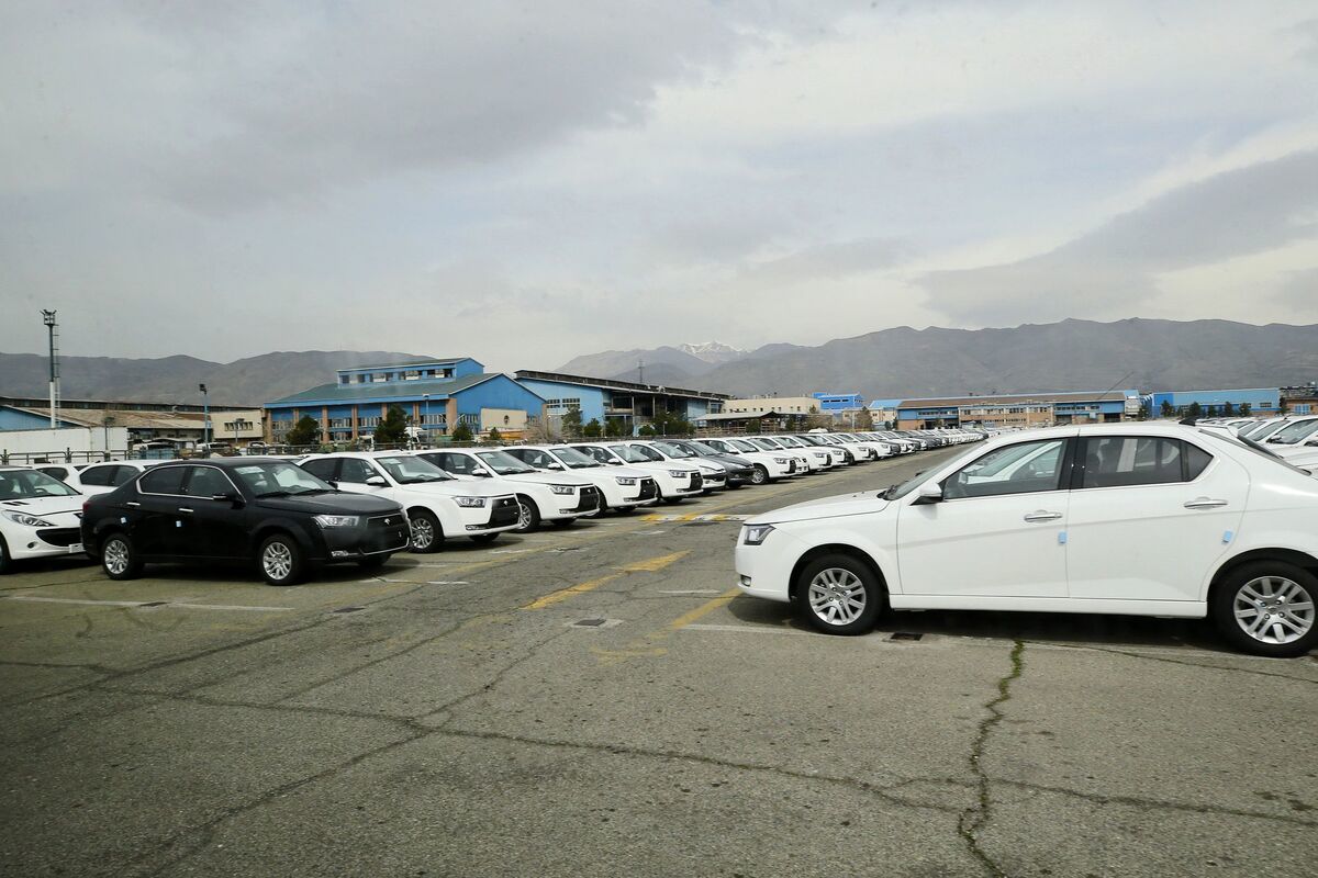 تجمع فروشندگان در بازار خودرو؛ بساط خودروهای میلیاردی جمع شد