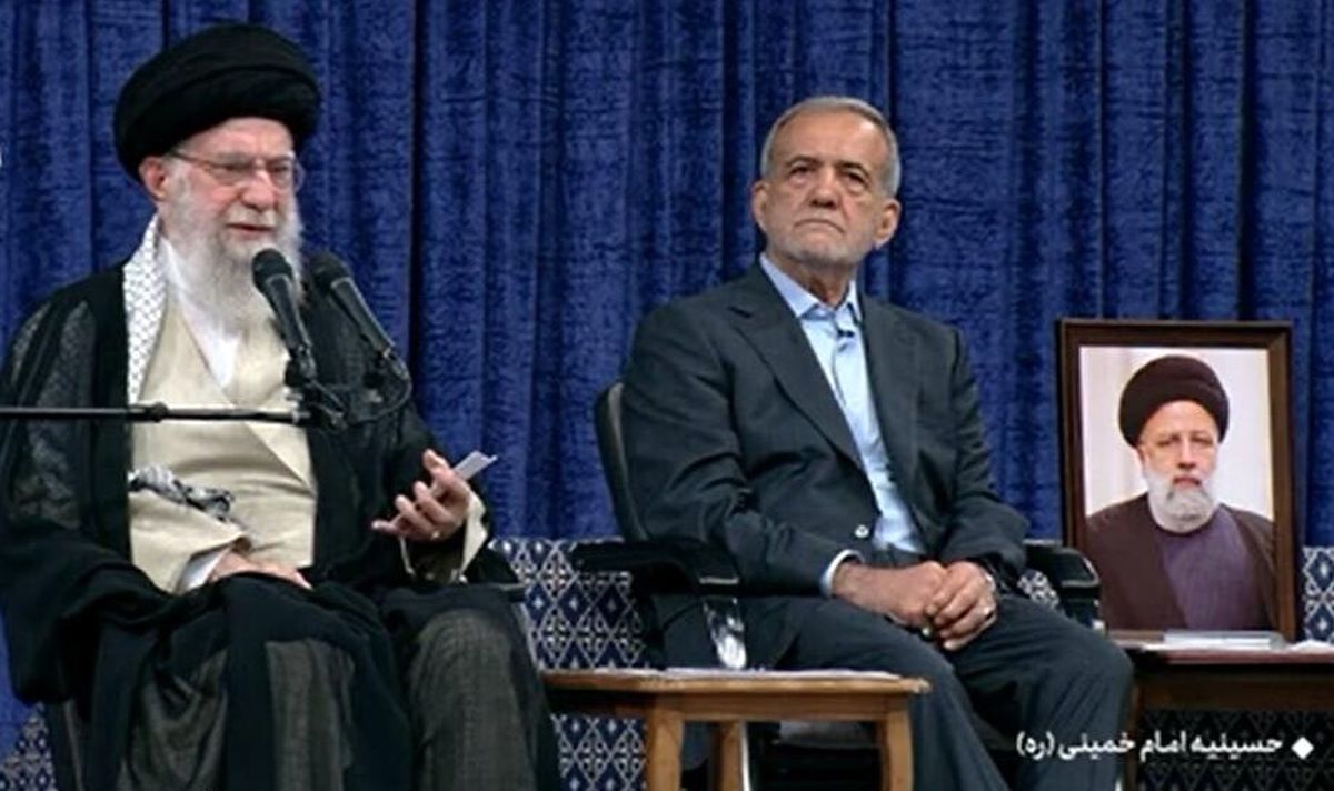 رهبر انقلاب در مراسم تنفیذ پزشکیان: مردم رئیسجمهور شایستهای را انتخاب کردند/ یک مردمسالاری آمیخته با رقابت و سلامت در کشورمان داریم/ از افراد اهل فکر در دولت استفاده شود