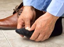 چرا نباید در هواپیما کفش‌های خود را در بیاوریم؟