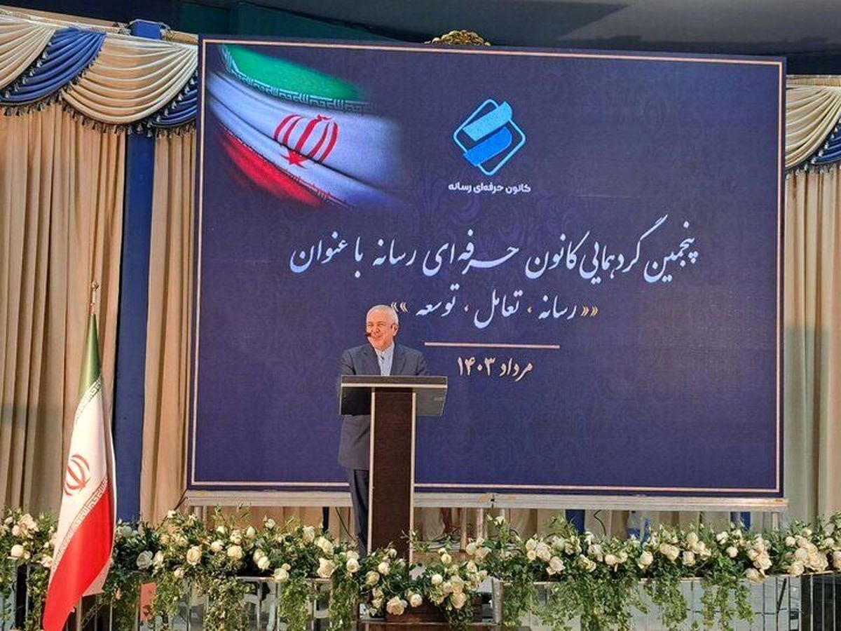 طعنه سنگین ظریف به منتقدانش که می گویند او قرآن بلد نیست/ یادشان نیست، هنوز آنها به دنیا نیامده بودند ولی من جامع المقدمات درس می دادم/ چرا هنوز نتوانستیم با بچه های خودمان زبان مشترک بیایم؟