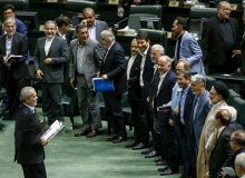 درهم ریختگی فراکسیونی مجلس در برابر دولت پزشکیان/ تندروها تنها ماندند