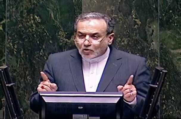 من نمی‌گویم مرگ بر وطنی که هموطنم عراقچی است/ من می‌گویم جانم فدای وطنی که فردی منتقد، ولایت‌پذیری مجلس را هم زیر سوال می‌برد/ فیلمی که از بنده در مجلس پخش شد جای تعجب داشت، این فیلم سند افتخار من است