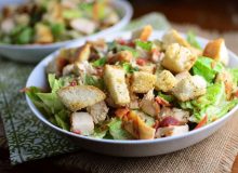 سالاد ژامبون و نان تست؛ یک سالاد شیک و متفاوت