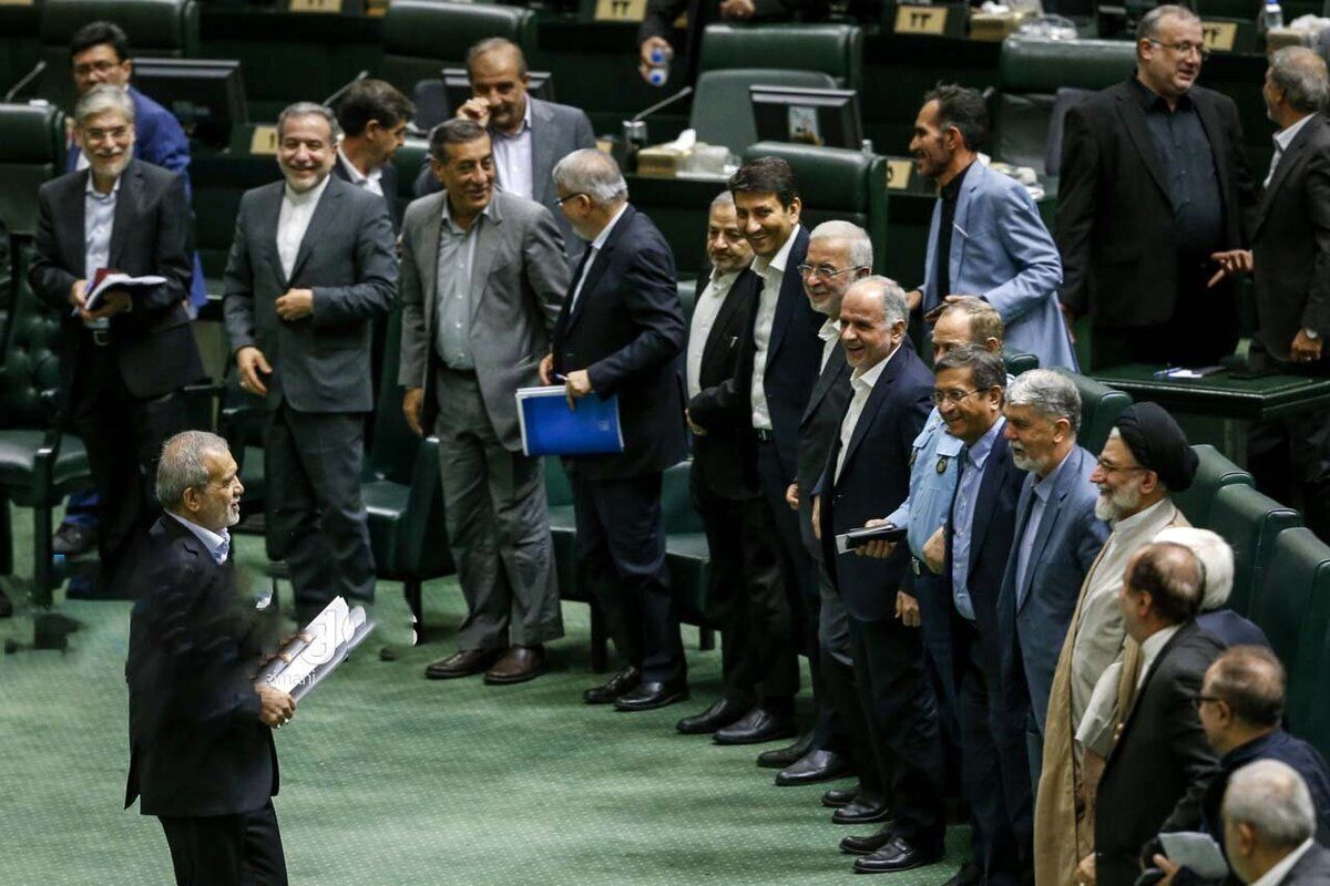 کنایه روزنامه سپاه به اصلاح طلبان؛ دنبال راه فرار می‌گردید؛ نمی‌دانید با دولت پزشکیان چه کنید!