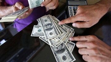 سقوط دلار در برابر ین
