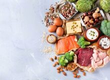 چه بخوریم که پیری را عقب بیندازیم؟