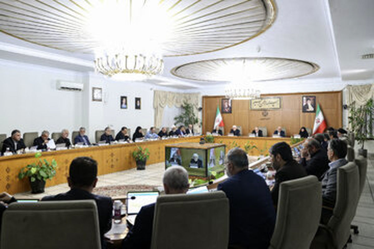 روزنامه شرق به پزشکیان: به اسم وفاق، مدیران خالص ساز و نالایق را حفظ می کنید