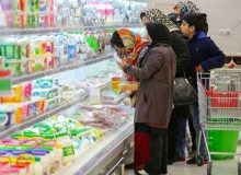 به دلیل کاهش قدرت خرید لبنیات در ایران محصولات را به عراق و افغانستان و پاکستان صادر می‌کنیم