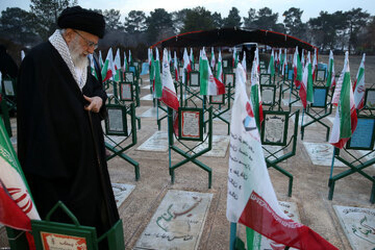 رهبر انقلاب: گرامیداشت یاد شهیدان ضامن سلامت مسیر حرکت ملت و منحرف نشدن از جهتگیری انقلاب است