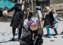 ۱۷ سال شکنجه سفید یک دختر توسط بهزیستی/ خودکشی، خودزنی و فرار از مدرسه، نتیجه نگهداری دختر سالم در میان معلولین ذهنی