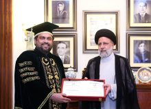 در جلسه اهدای مدرک افتخاری به رئیسی، رئیس هیات امنا حضور داشت!