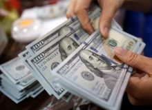 واکنش بازار ارز به حمله موشکی ایران؛ قیمت دلار افزایش یافت؟