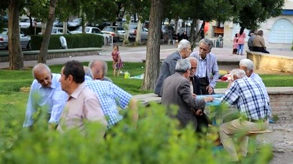 نیکزاد: مجلس از حق بازنشستگان و کارگران نمی گذرد