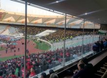 جابه‌جایی زنان پرسپولیسی پس از شعار سپاهانی‌ها/ ویدئو