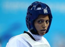 کمک قهرمان زن تکواندو در گل و لای به مردم سیستان و بلوچستان/ ویدئو