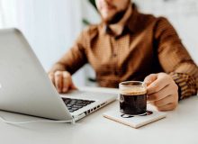 با این ترفندها بدون نیاز به قهوه، بیشتر بیدار بمانید