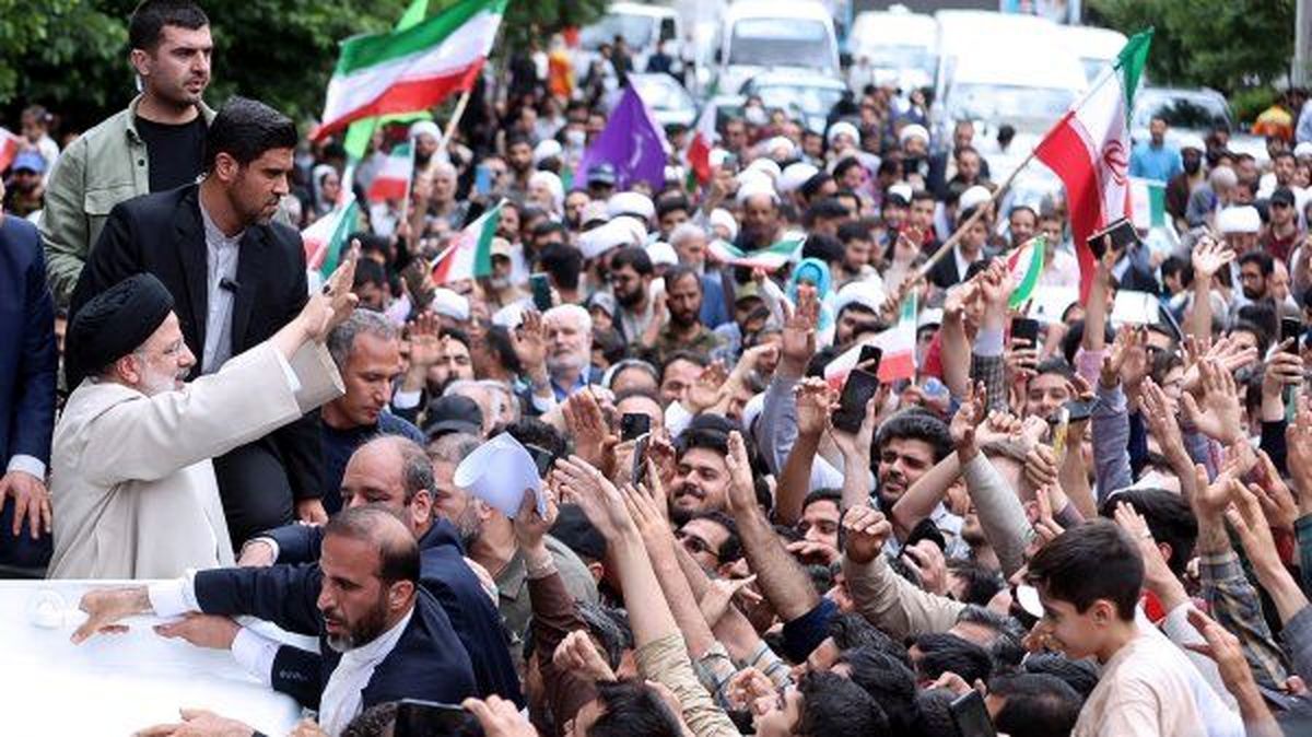 رئیسی: رهنمودهای مراجع و علما را چراغ راه دولت مردمی می‌دانیم/ قدردان مردم هستیم
