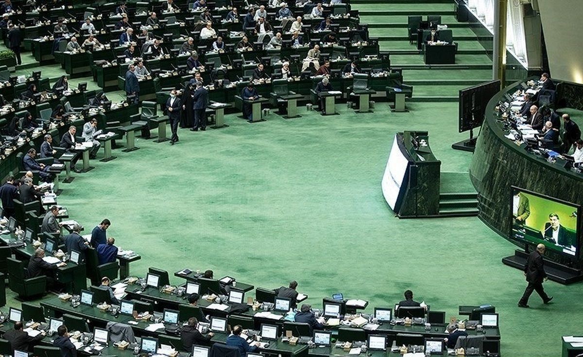 هشدارها و توصیههای معنادار نشریه دفتر رهبری به نمایندگان جدید