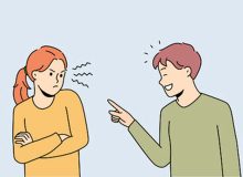 طعنه زدن چطور می‌تواند به یک رابطه آسیب جدی وارد کند؟