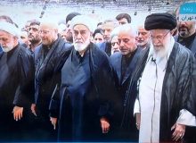 رهبر انقلاب بر پیکر رئیس‌جمهور شهید و همراهان ایشان نماز اقامه کردند