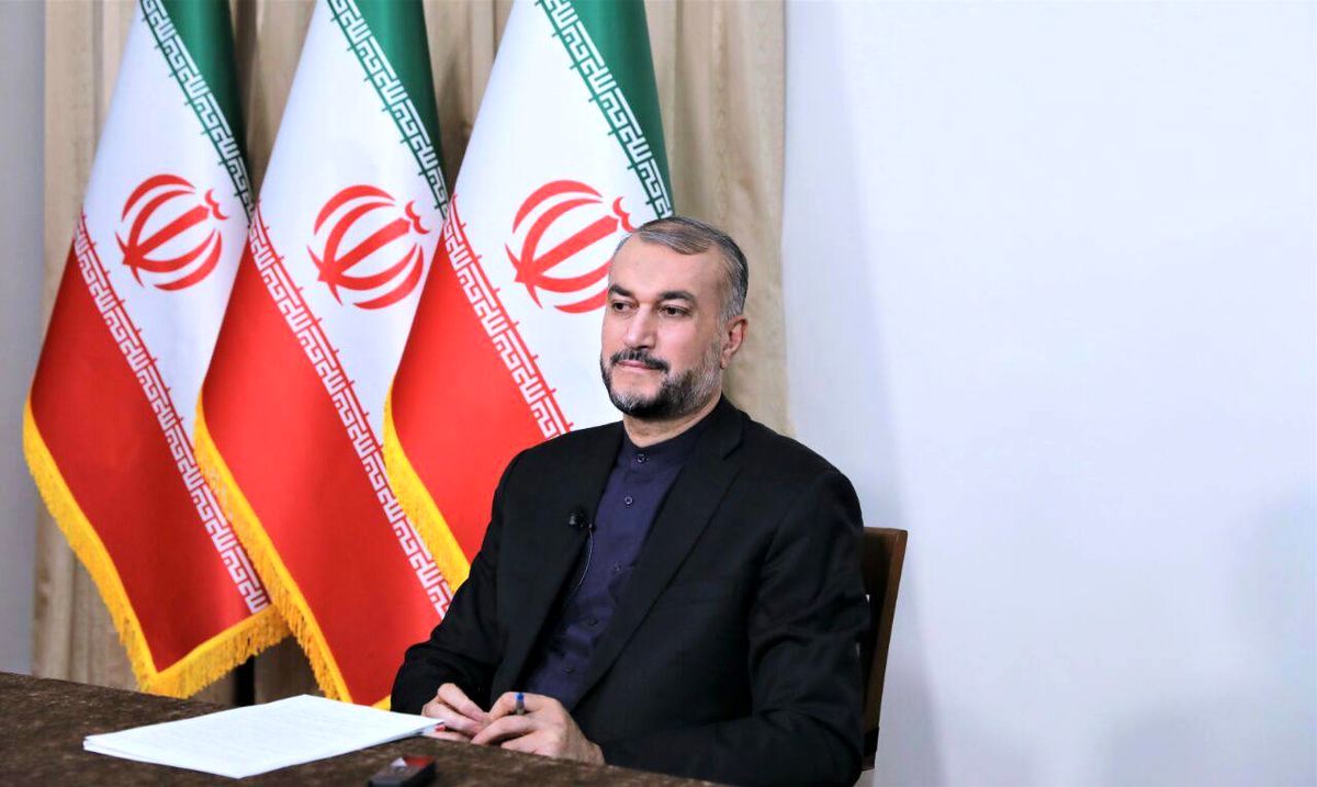 حضور همسر و پسر شهید امیرعبداللهیان در مراسم وداع با پیکر شهید / ویدئو