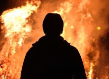 ماجرای خودسوزی در میدان انقلاب چه بود؟