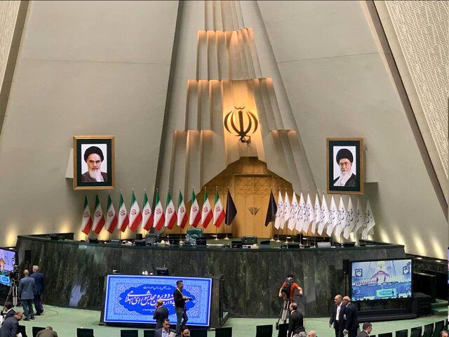 مجلس دوازدهم افتتاح شد/ علاالدین بروجردی رئیس سنی شد/ پیام رهبر انقلاب/ سوگند نمایندگان