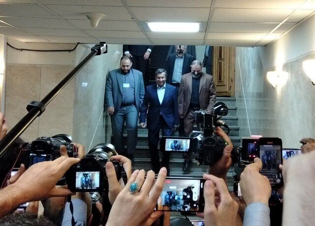 همتی داوطلب انتخابات ریاست جمهوری شد