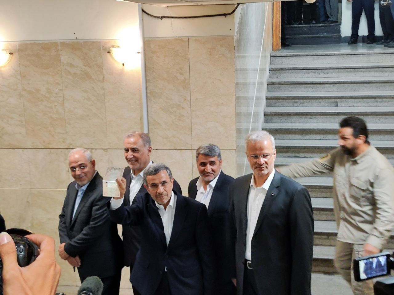 احمدی‌نژاد داوطلب کاندیداتوری انتخابات ریاست‌جمهوری شد